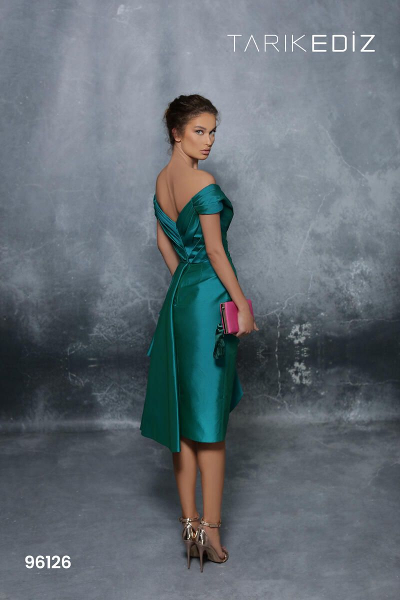 Style 96126 Tarik Ediz Size 8 Wedding Guest Emerald Green Cocktail Dress on Queenly