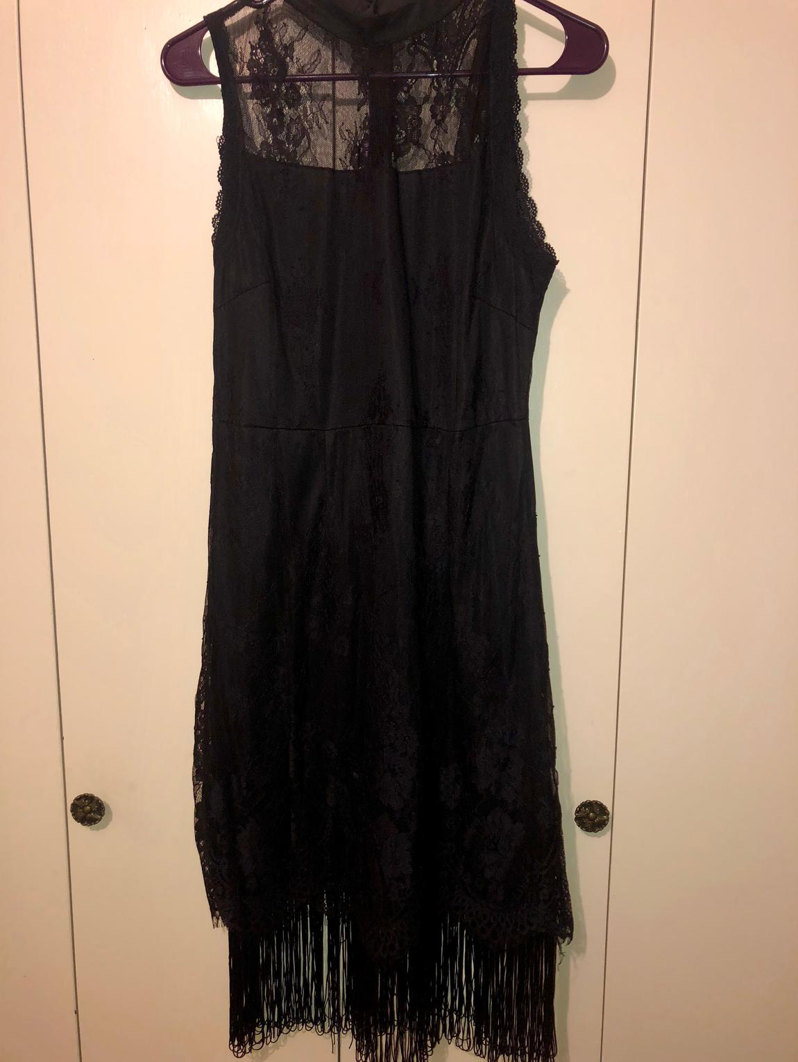 Size 2 Lace Black Cocktail Dress on Queenly
