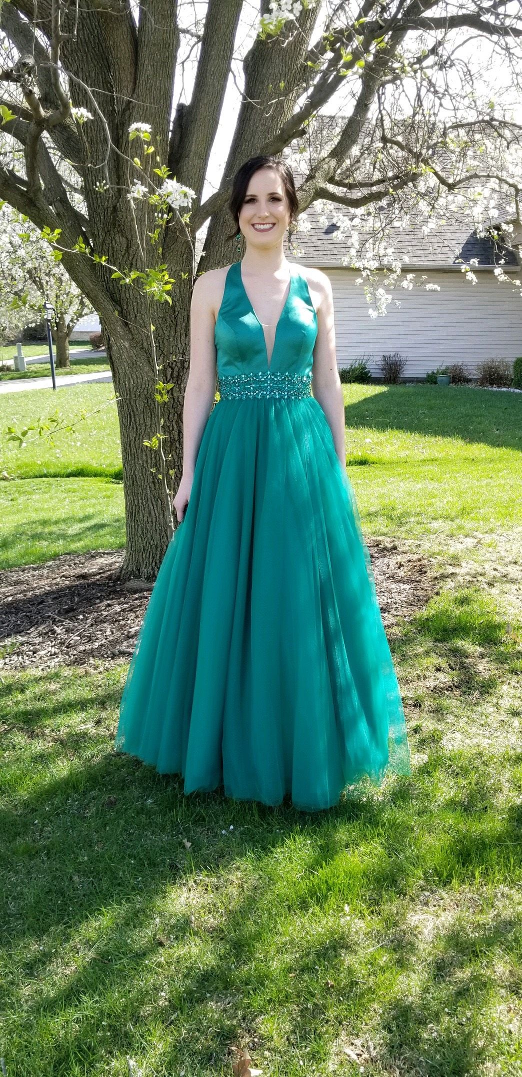 Size 6 Prom Sequined Emerald Green Ball Gown on Queenly