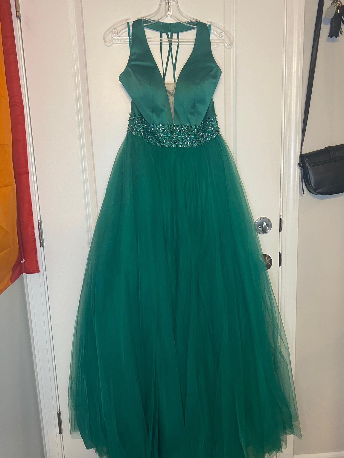 Size 6 Prom Sequined Emerald Green Ball Gown on Queenly