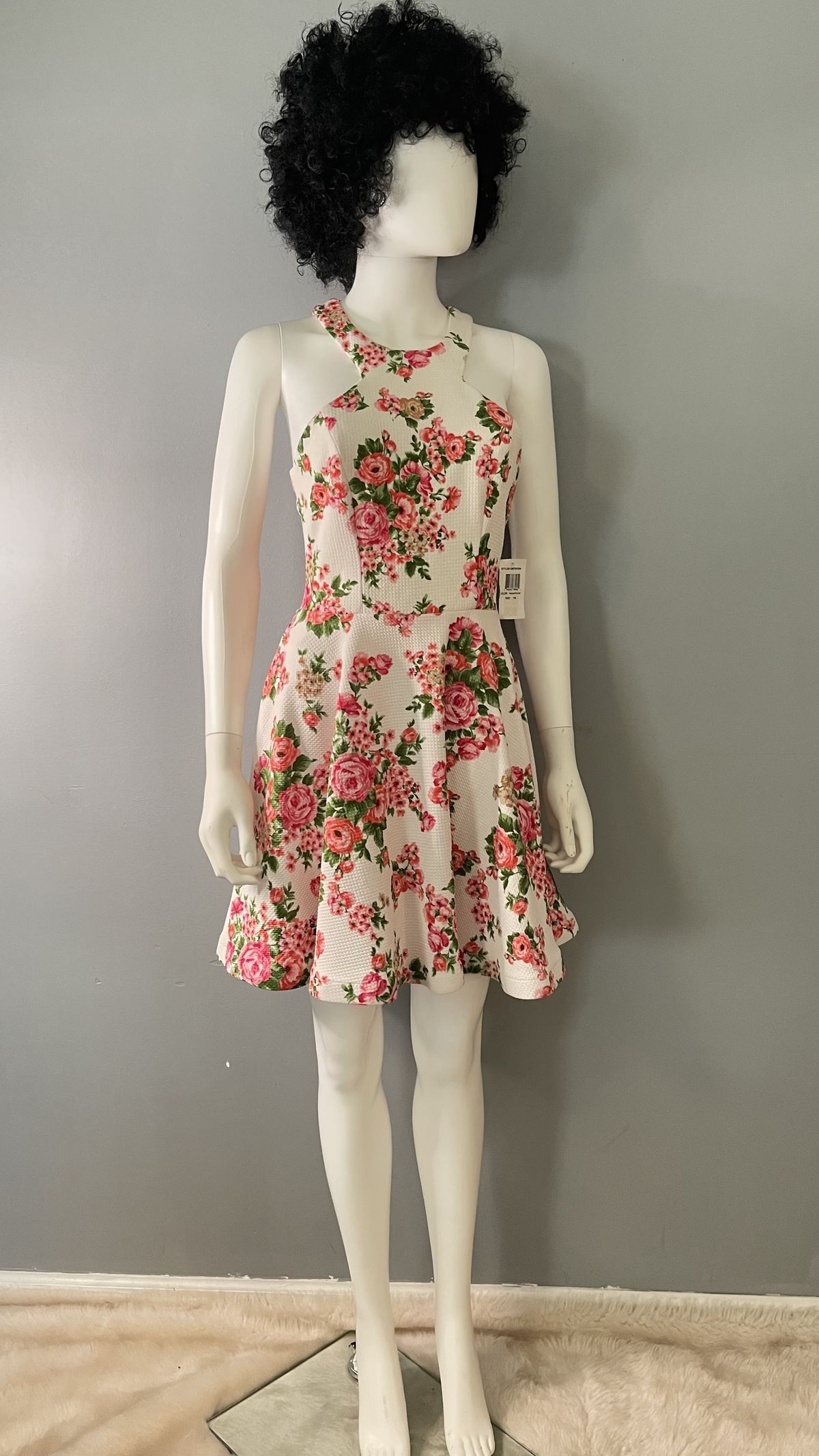 Size 8 Homecoming Floral Multicolor A-line Dress on Queenly