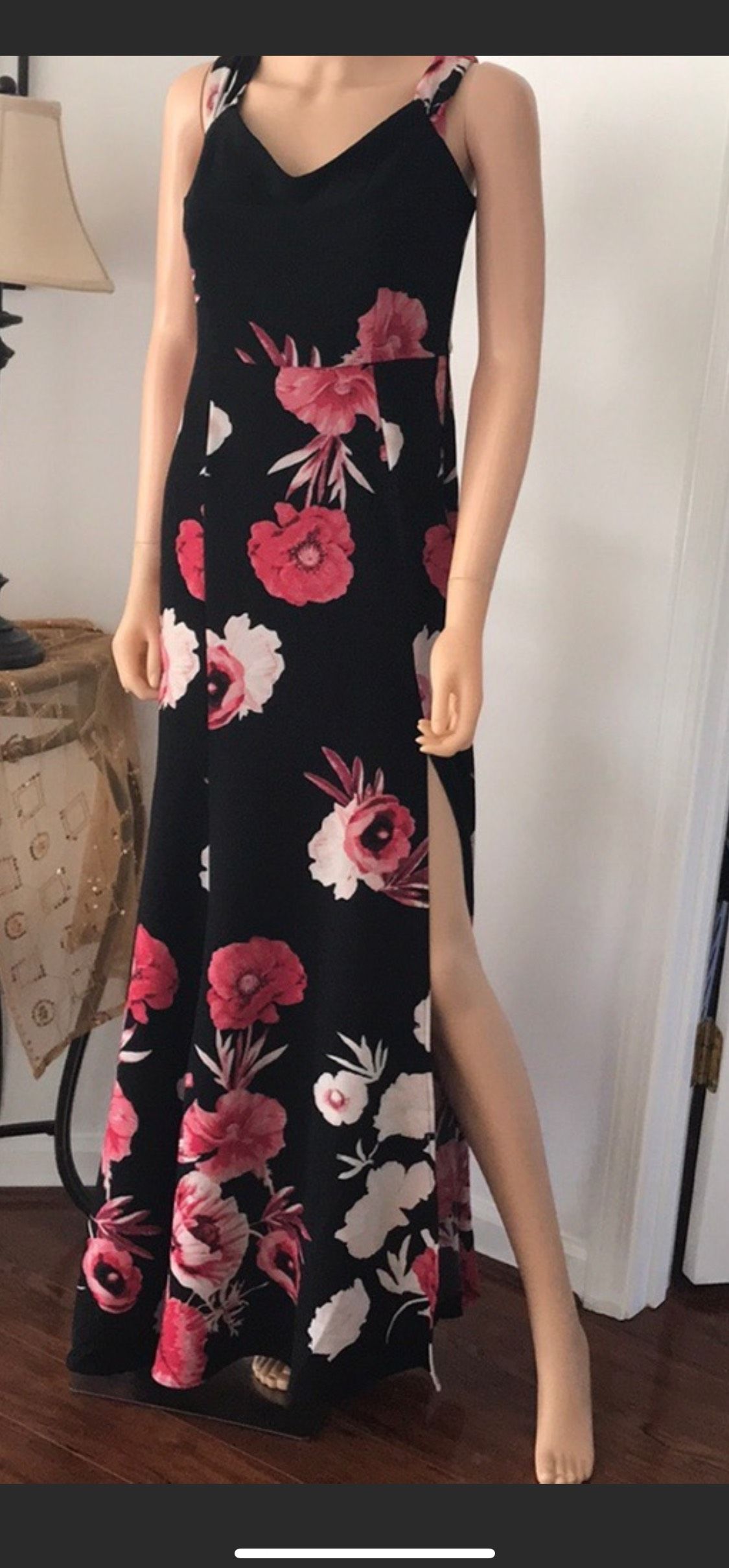 New York company Size 4 Floral Black Mermaid Dress on Queenly