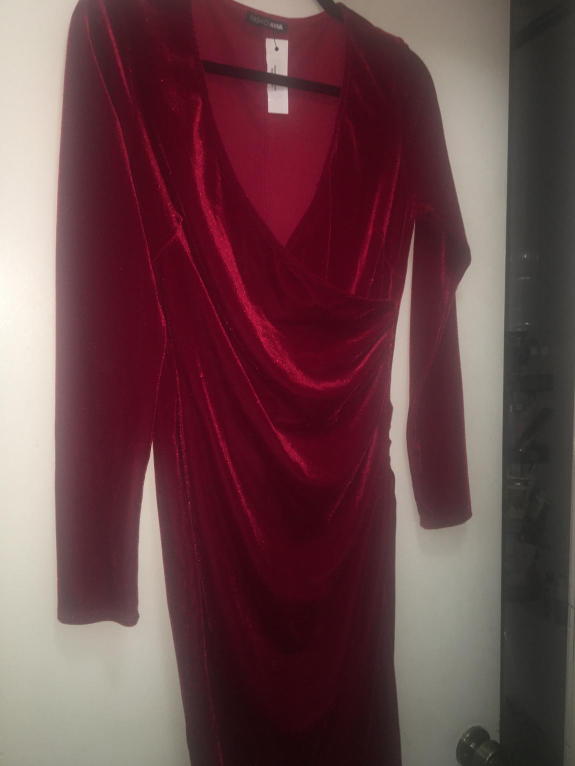 Fashion Nova Size 12 Velvet Red Floor Length Maxi on Queenly