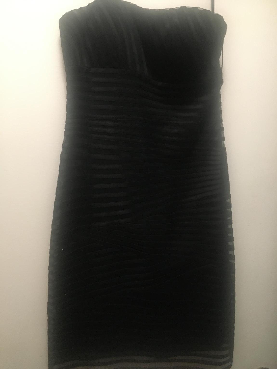 White House black market Size 4 Black Cocktail Dress on Queenly