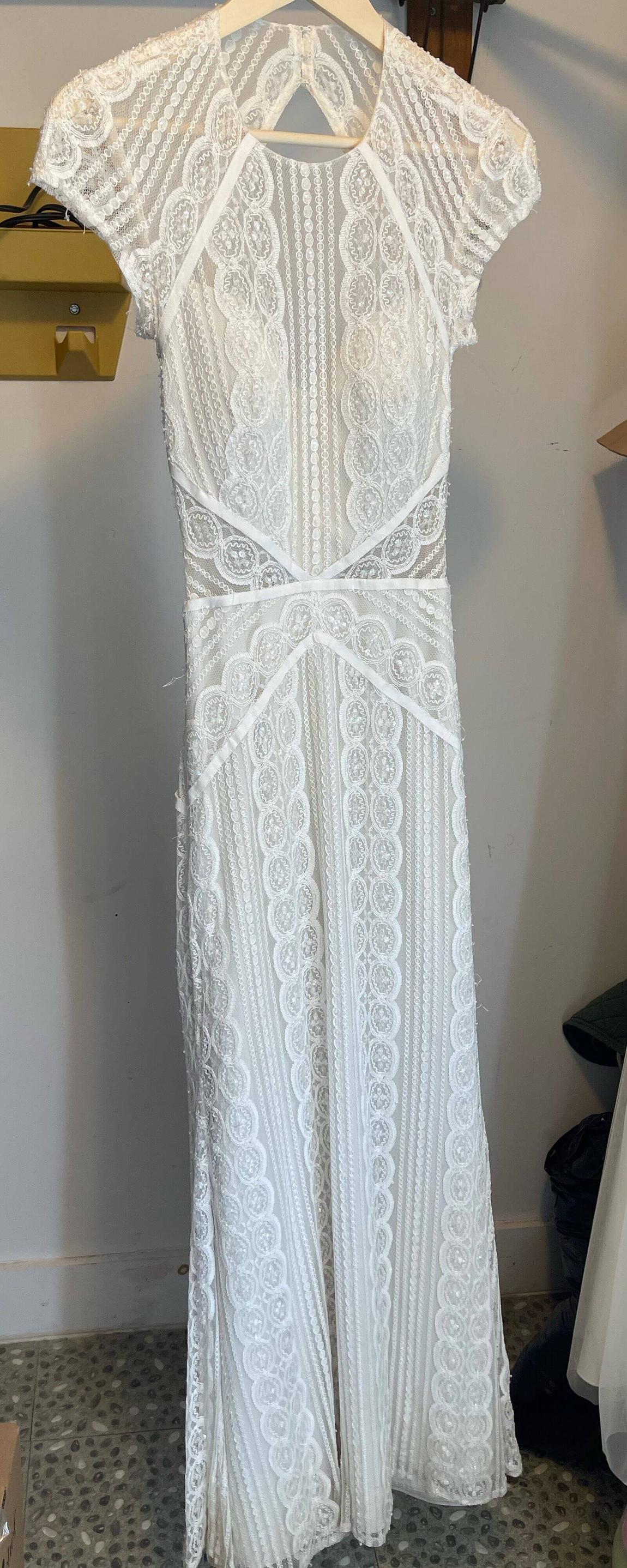 Wtoo Size 8 White Floor Length Maxi on Queenly
