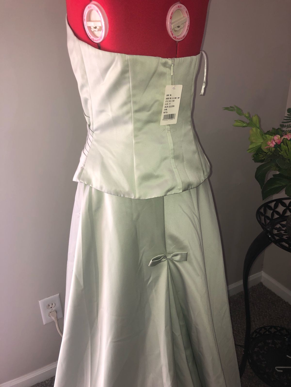Impressions Size 10 Bridesmaid Green Dress With Train on Queenly