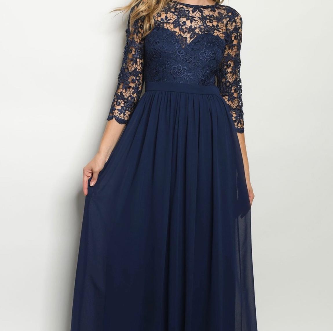 Size 8 Prom Lace Navy Blue Floor Length Maxi on Queenly