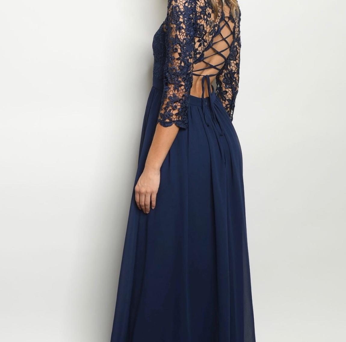 Size 8 Prom Lace Navy Blue Floor Length Maxi on Queenly