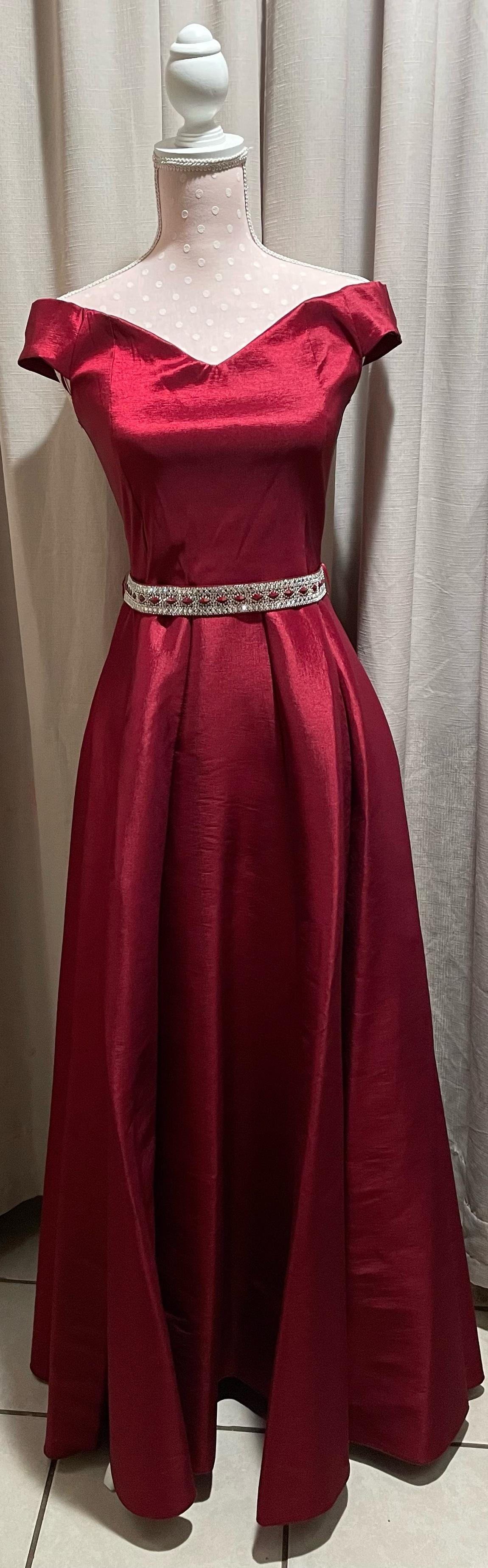 Size 8 Burgundy Red Ball Gown on Queenly