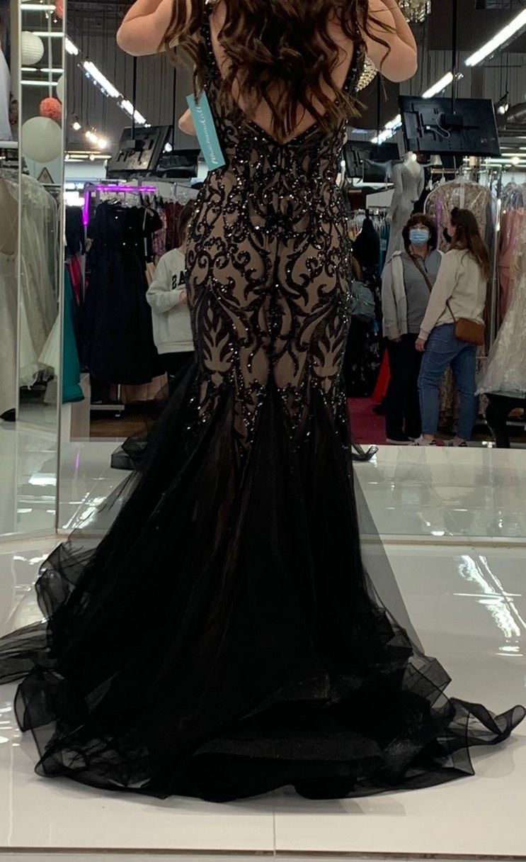 Jasz Size 2 Prom Black Cocktail Dress on Queenly