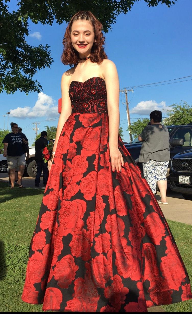 Panoply Size 0 Prom Strapless Floral Red Ball Gown on Queenly