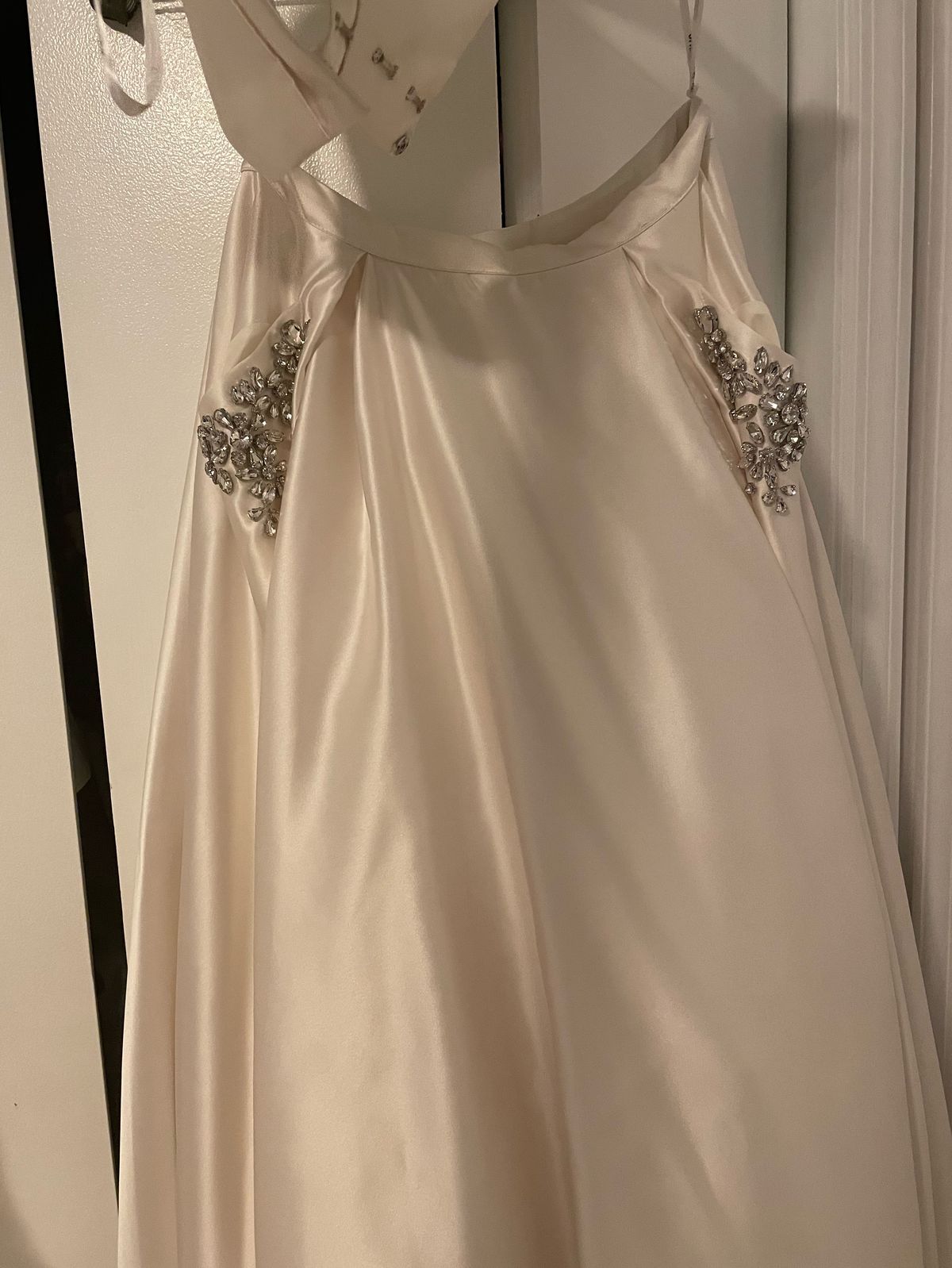 Sherri Hill Size 2 Prom White Ball Gown on Queenly