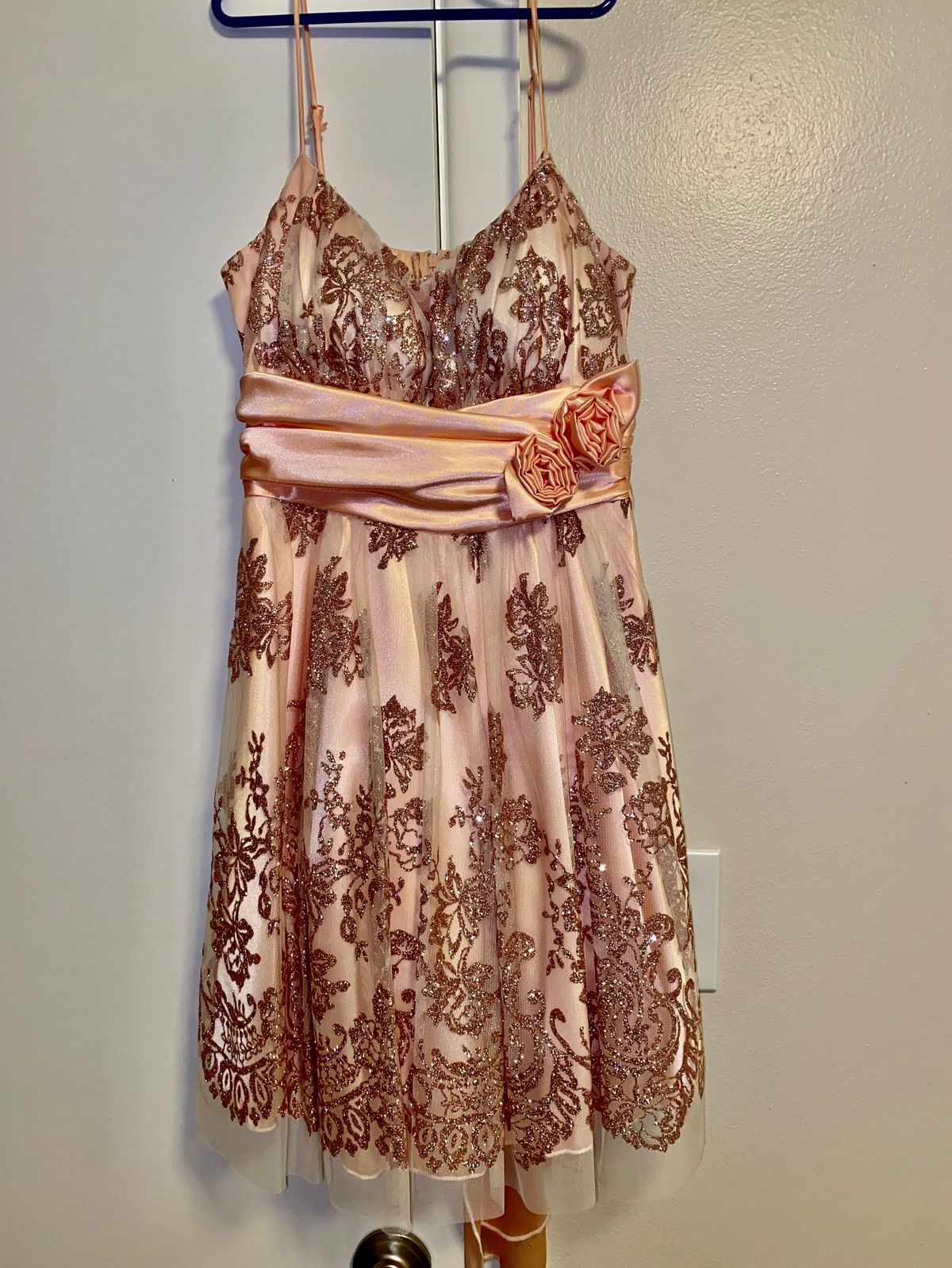 Size 8 Homecoming Sequined Light Pink Cocktail Dress on Queenly