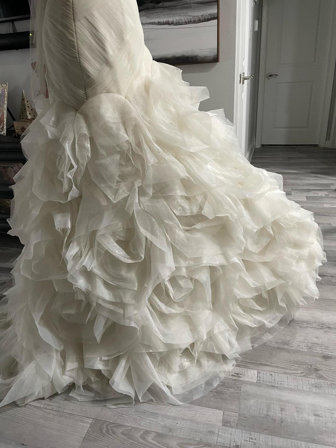 Vera Wang Size 8 Wedding White Dress With Train on Queenly