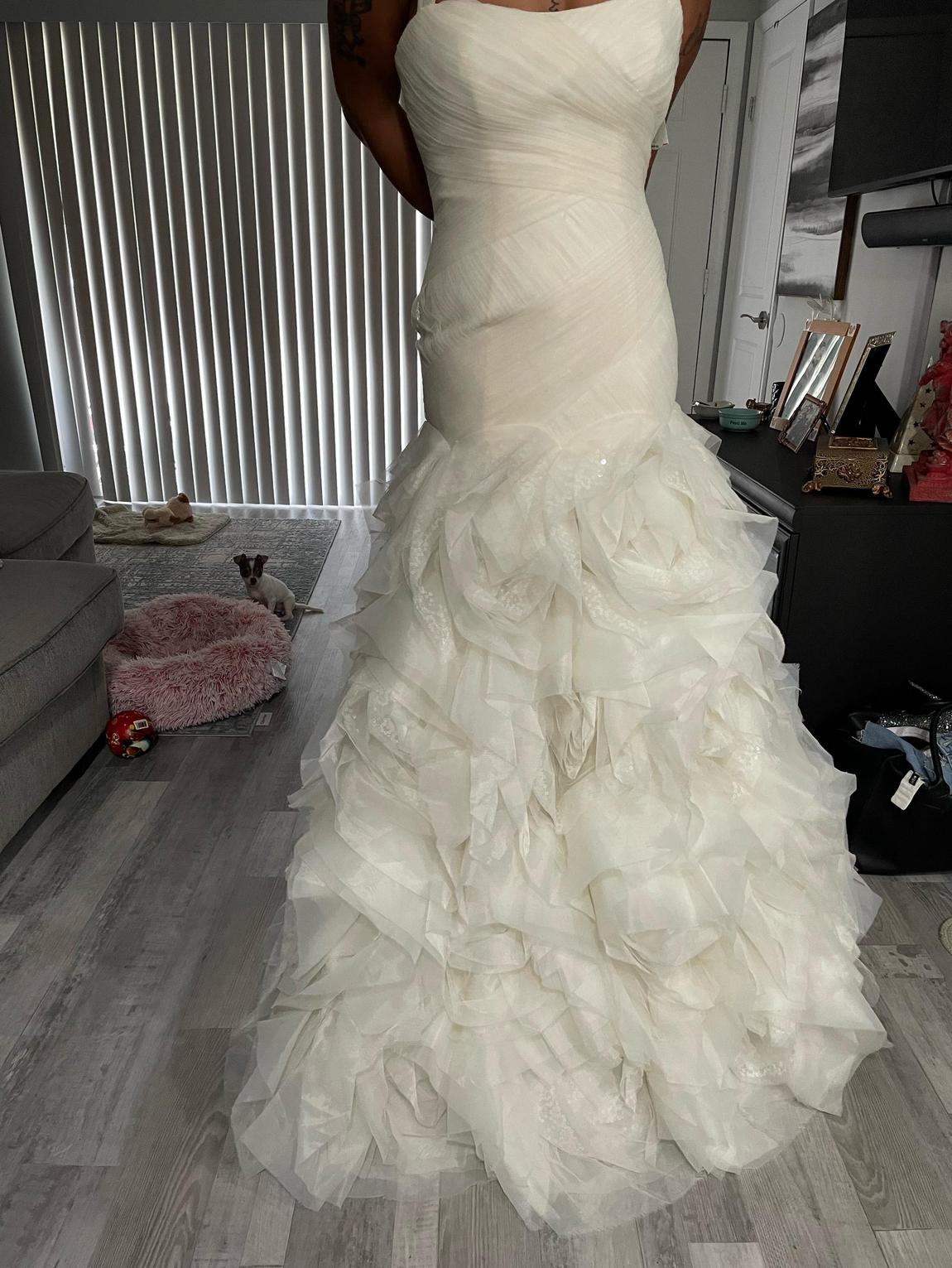 Vera Wang Size 8 Wedding White Dress With Train on Queenly
