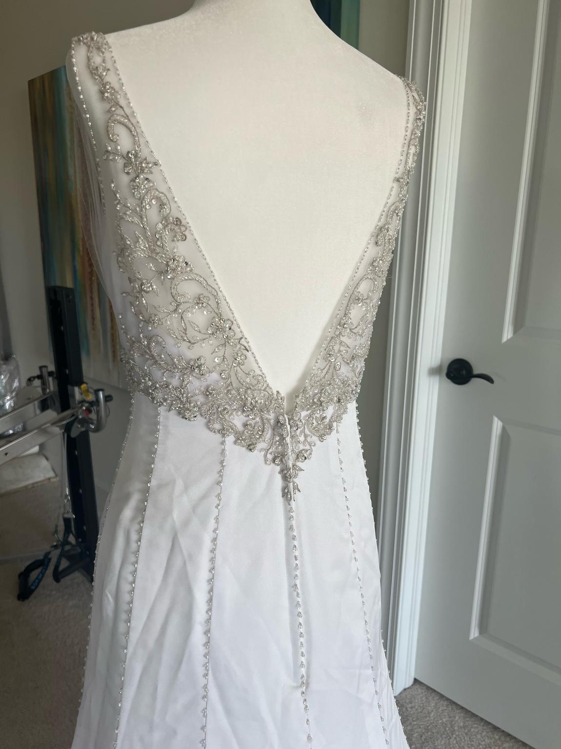 Size 6 Lace White Dress With Train on Queenly
