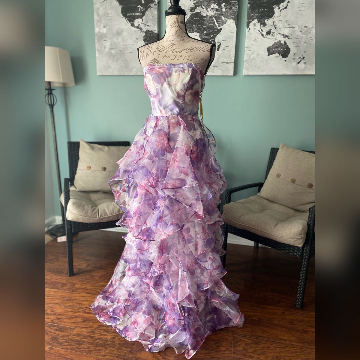 Size 2 Prom Floral Multicolor A-line Dress on Queenly