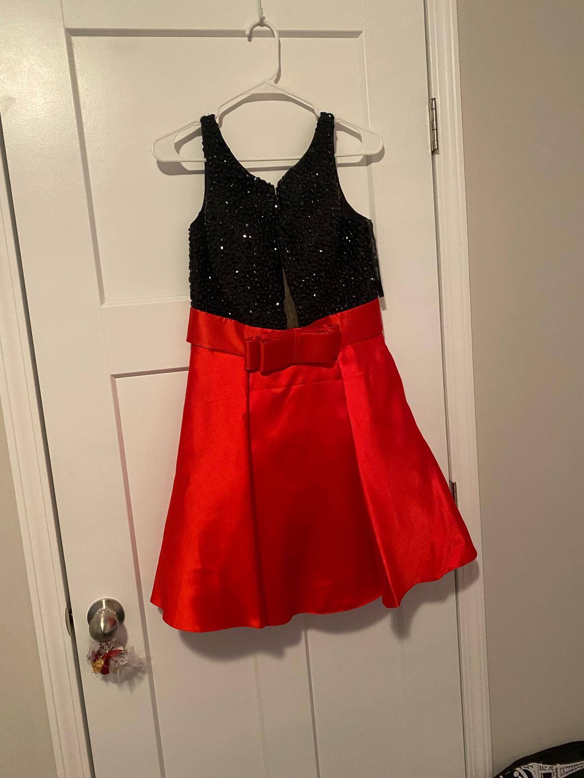 Size 6 Sequined Red Cocktail Dress on Queenly