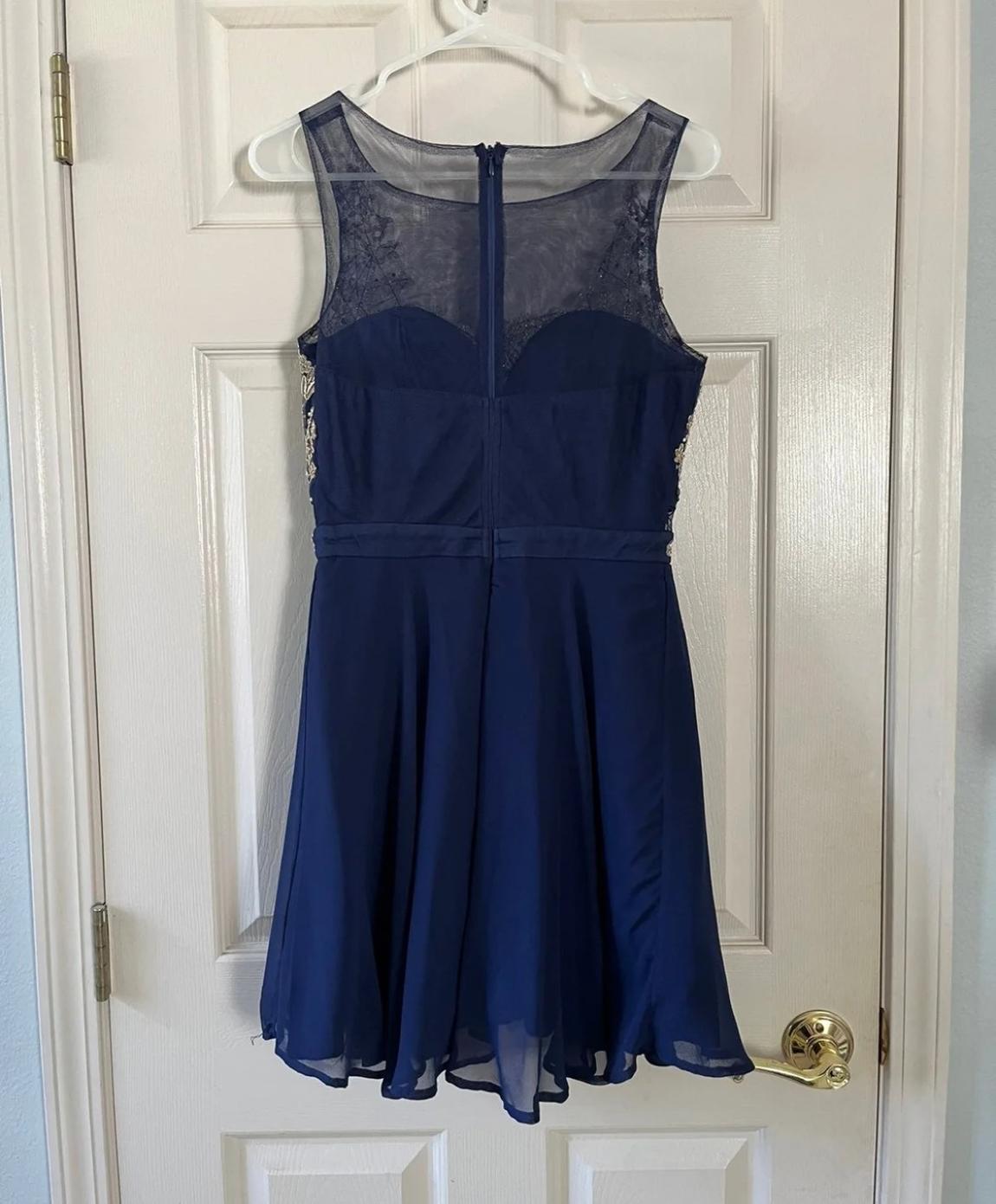 Size 6 Prom Lace Royal Blue A-line Dress on Queenly
