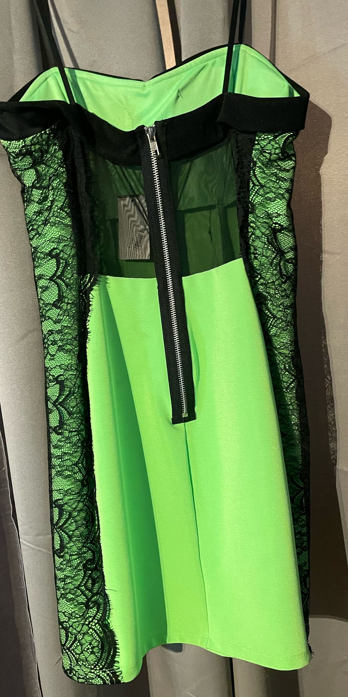 Size 6 Nightclub Lace Green Cocktail Dress on Queenly
