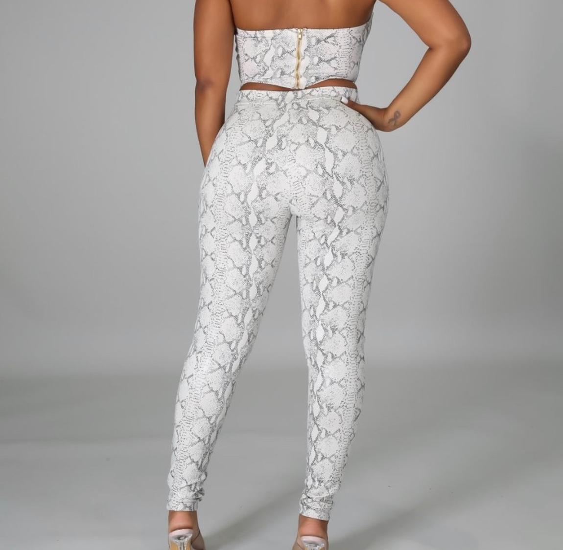 Size 6 White Formal Jumpsuit on Queenly