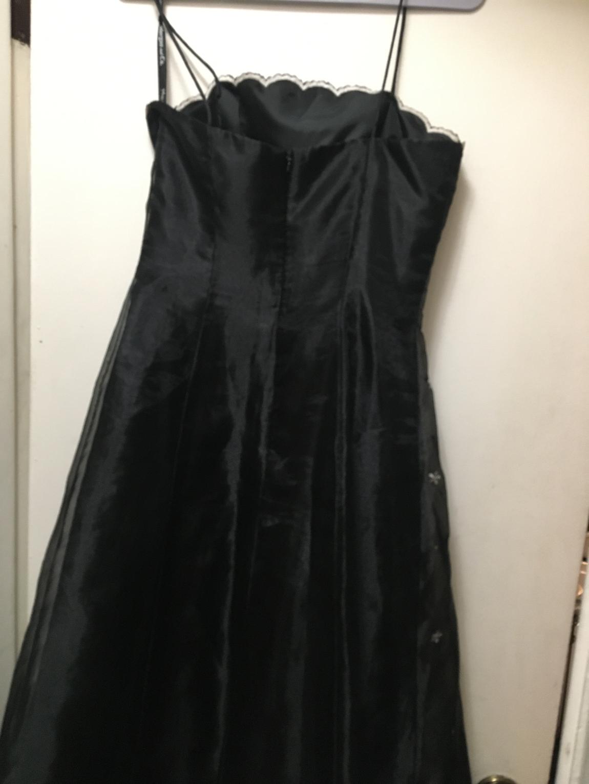 Morgan & co by Linda Bernell Size 8 Prom Black Ball Gown on Queenly