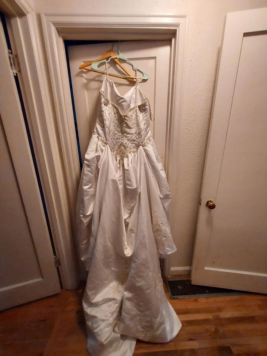 Mary's  Plus Size 22 Lace White Ball Gown on Queenly