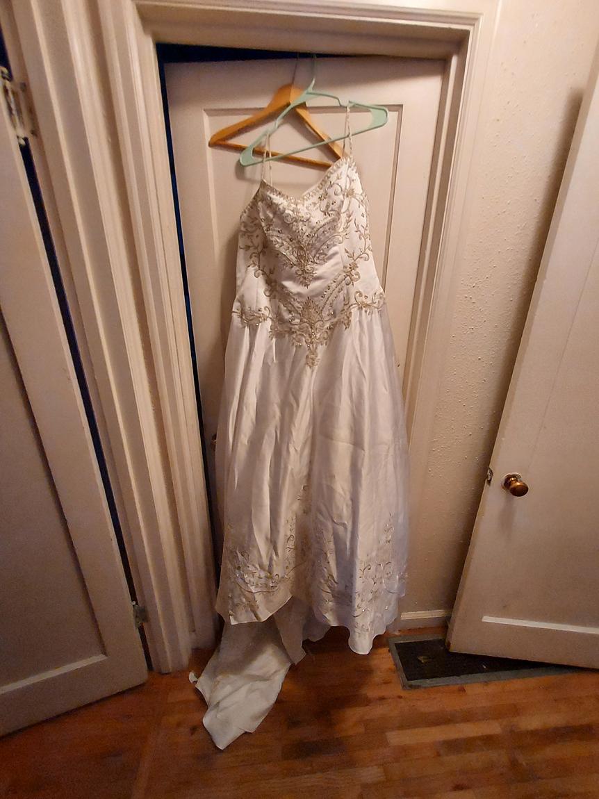 Mary's  Plus Size 22 Lace White Ball Gown on Queenly