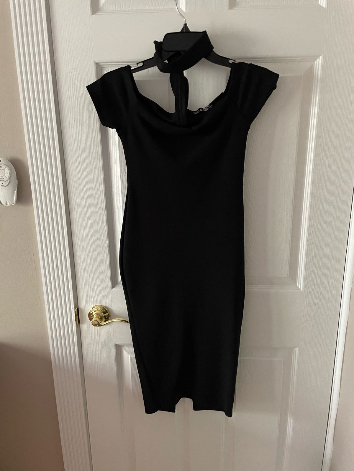 Boohoo Size 4 Off The Shoulder Black Cocktail Dress on Queenly