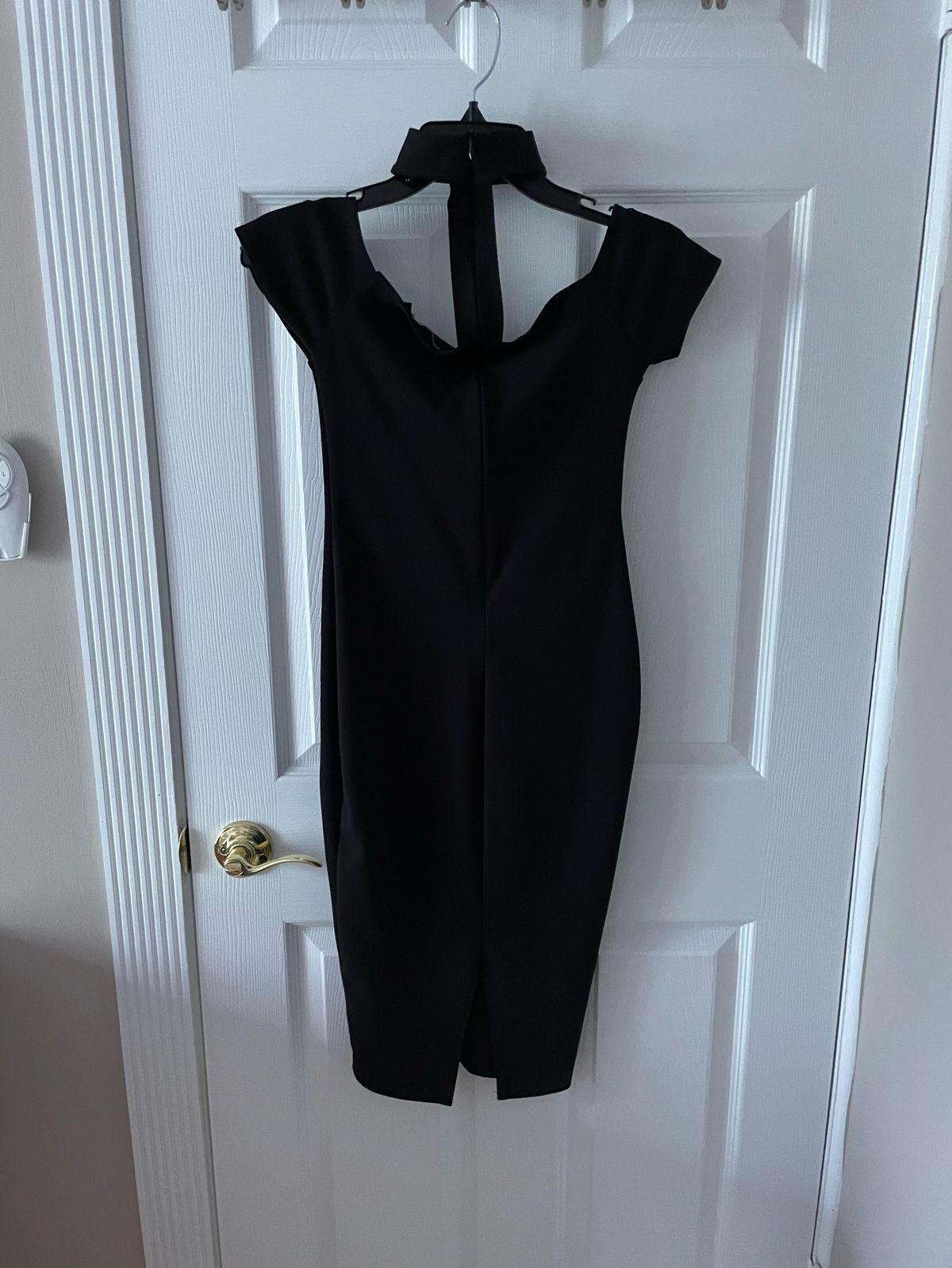 Boohoo Size 4 Off The Shoulder Black Cocktail Dress on Queenly