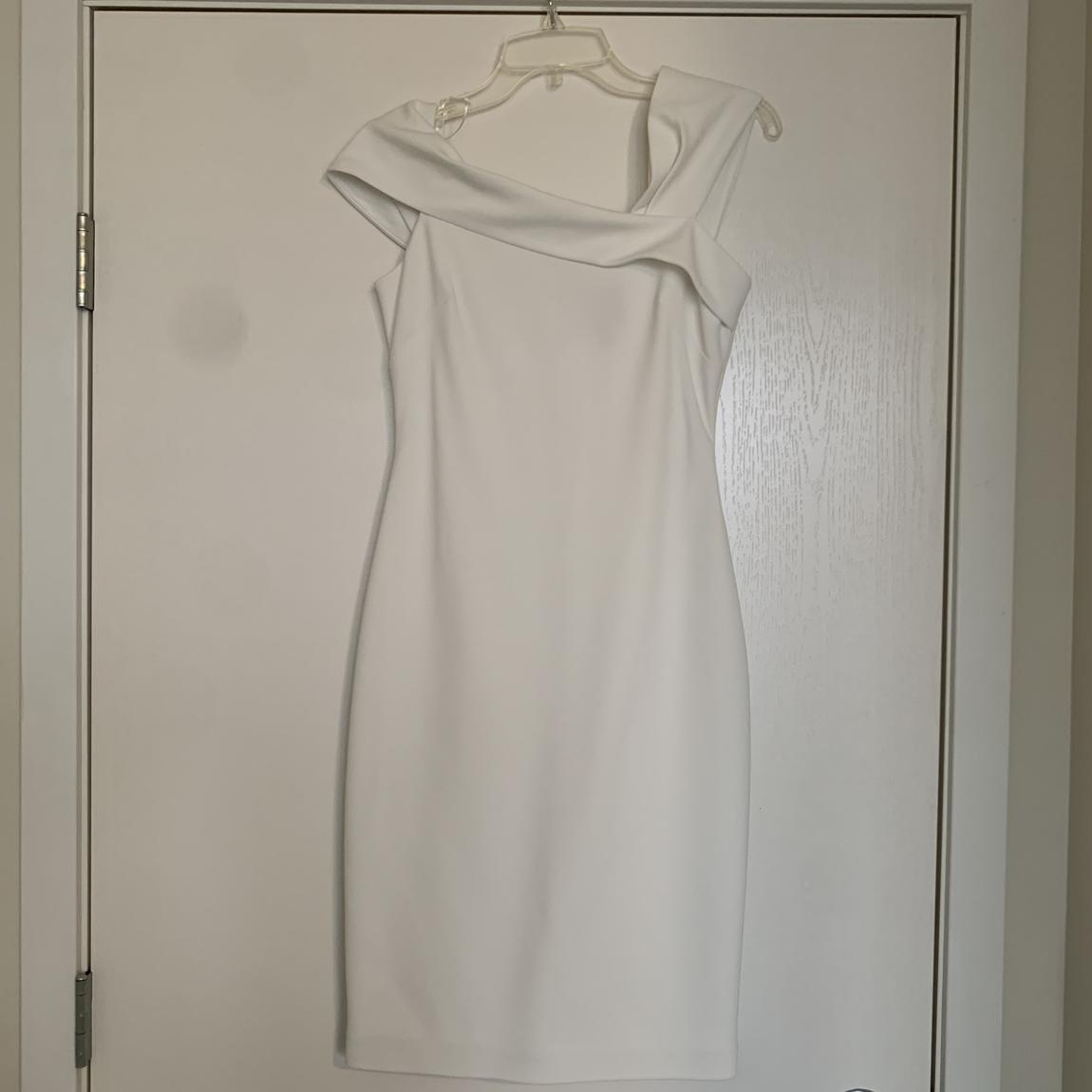 Vince Camuto Size 2 White Floor Length Maxi on Queenly