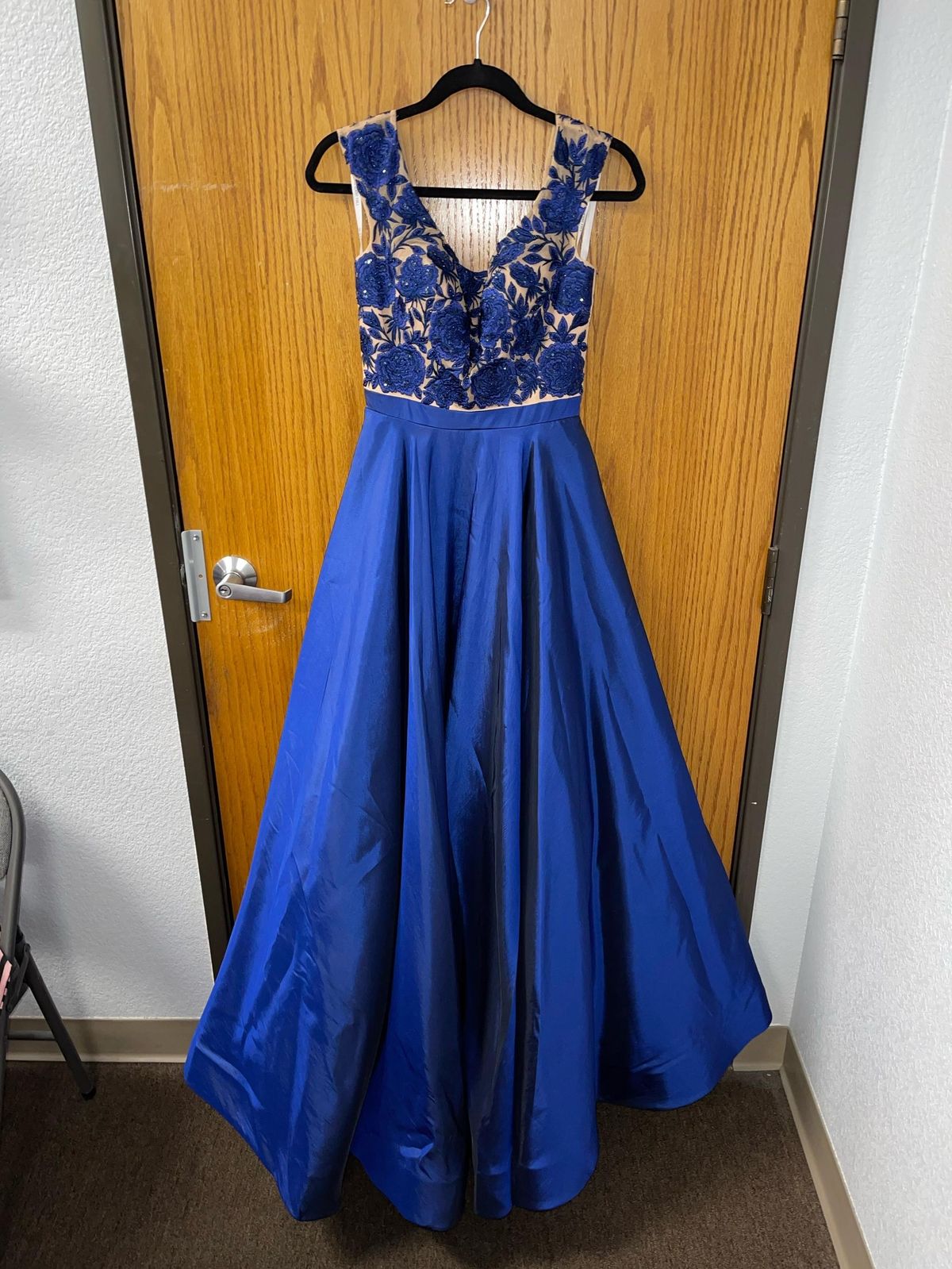 Sherri Hill Size 4 Off The Shoulder Blue Ball Gown on Queenly