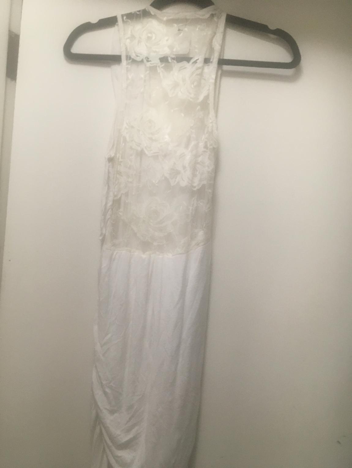 Easel Size 2 Lace White Floor Length Maxi on Queenly