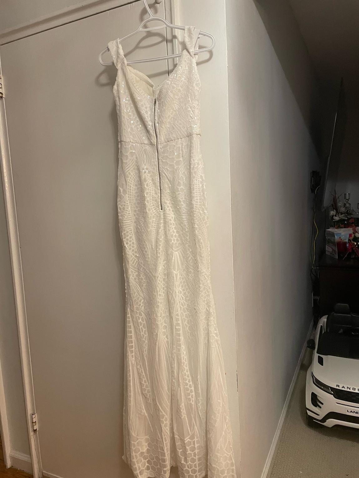 Size 6 White Floor Length Maxi on Queenly