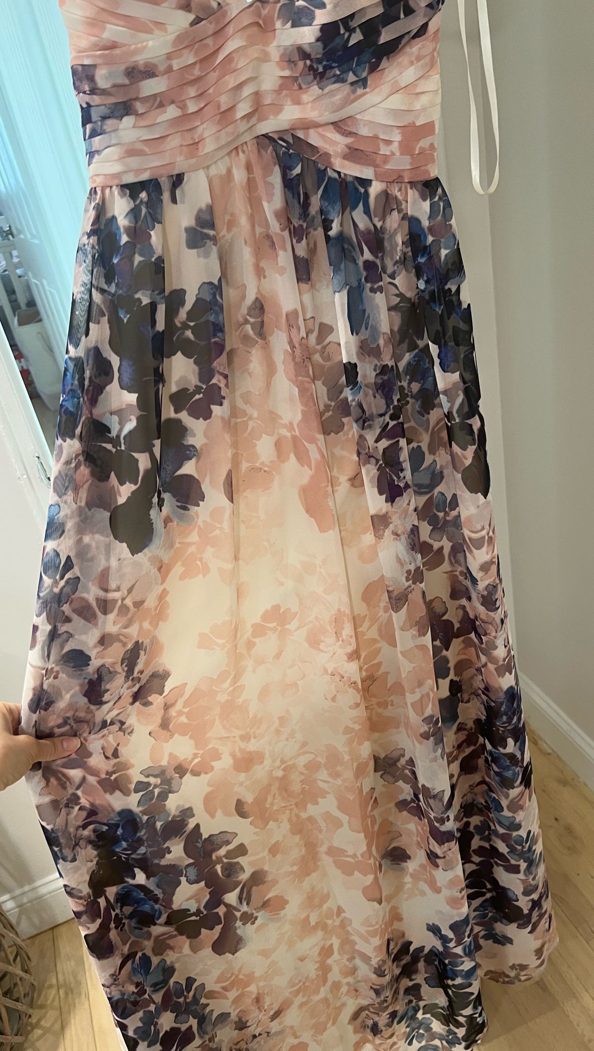 Size 4 Floral Multicolor Cocktail Dress on Queenly