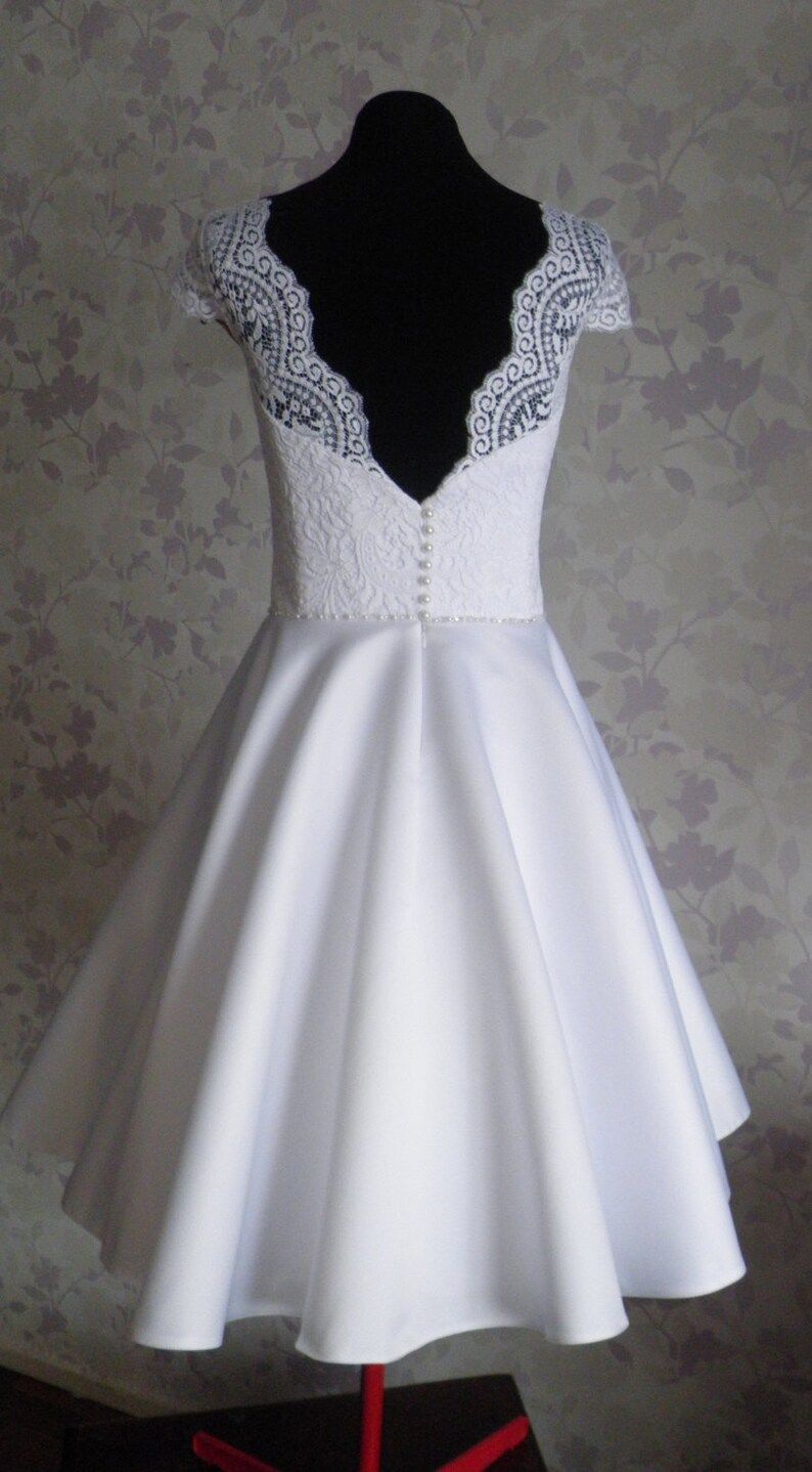 Size 10 Lace White Ball Gown on Queenly