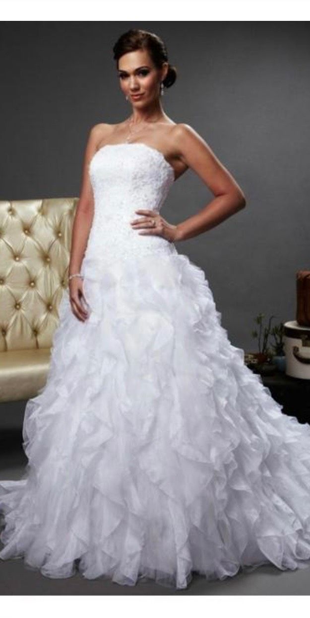 Monique Lou Size 14 Wedding Strapless Lace White Ball Gown on Queenly