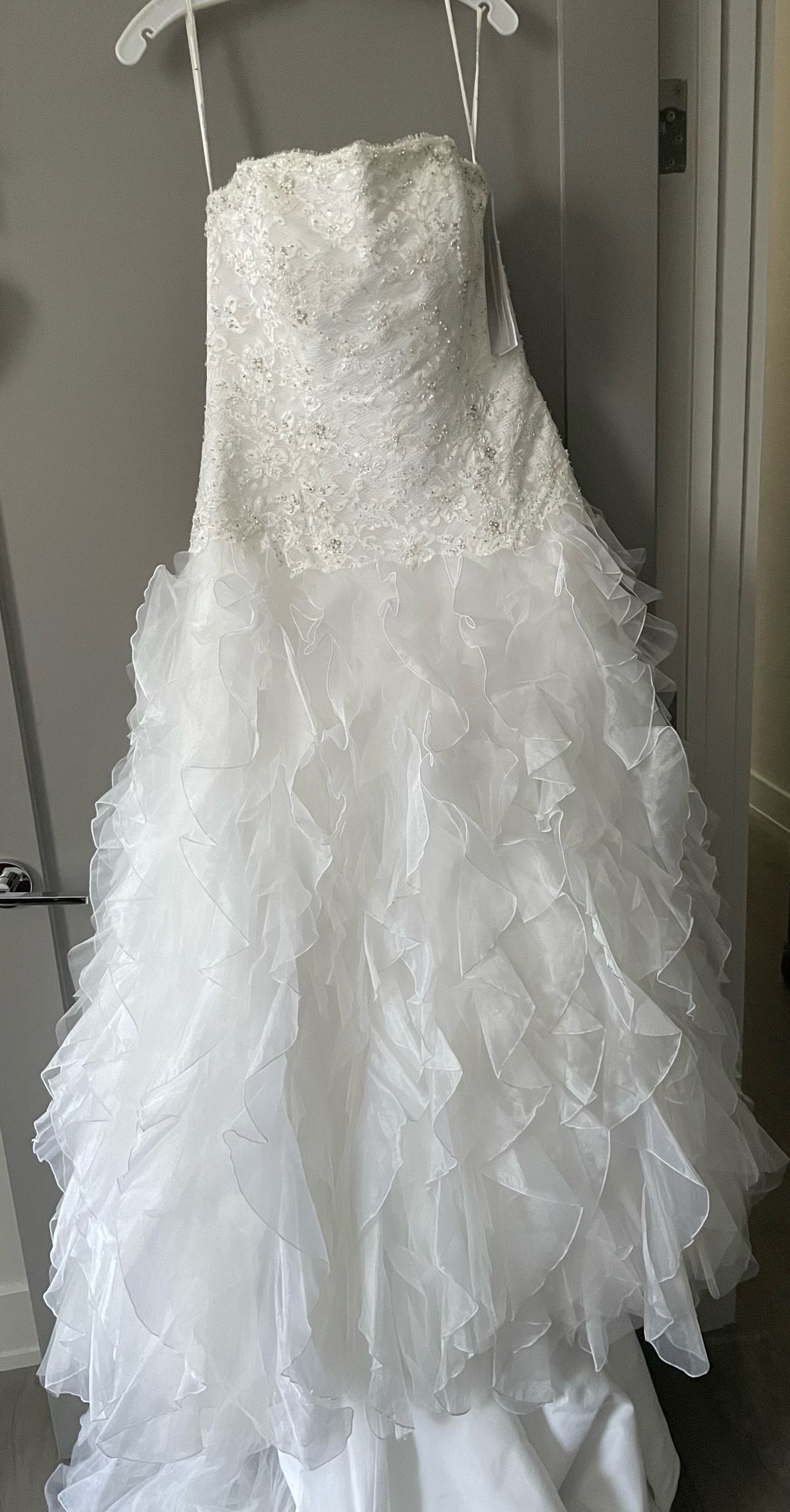 Monique Lou Size 14 Wedding Strapless Lace White Ball Gown on Queenly