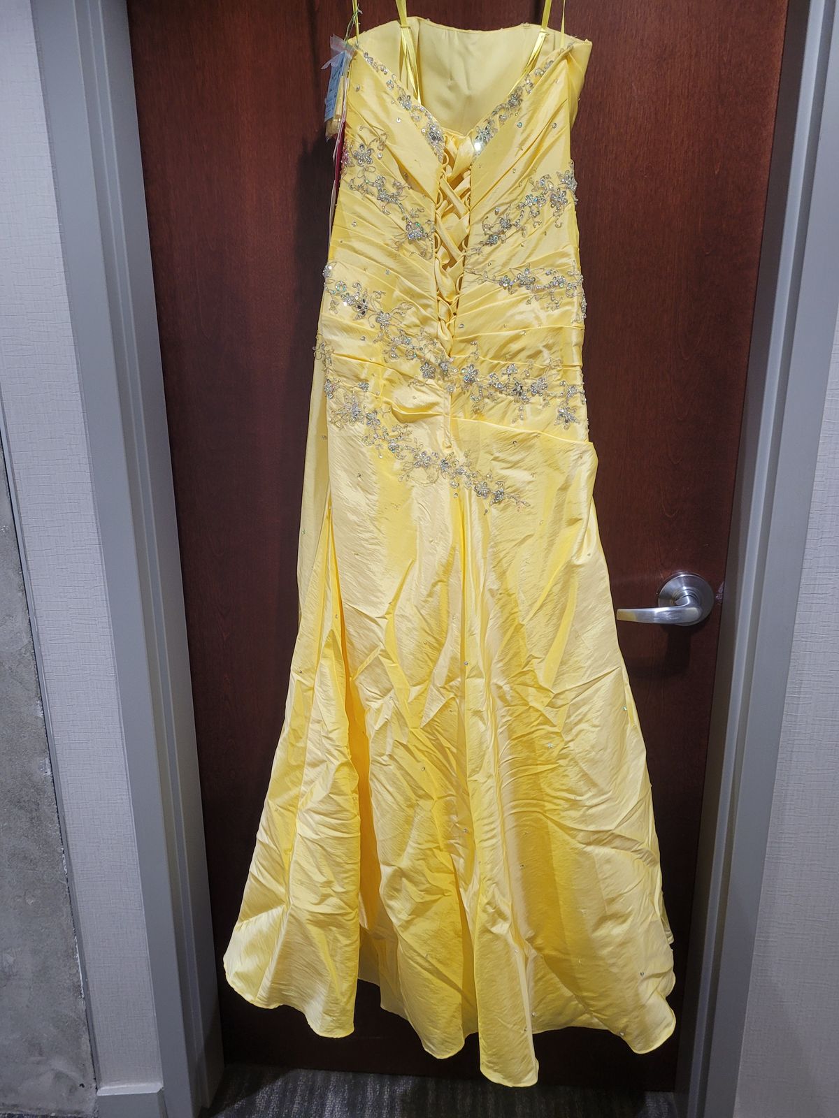 Style 8624 Mori Lee Paparazzi Size 10 Prom Yellow Mermaid Dress on Queenly
