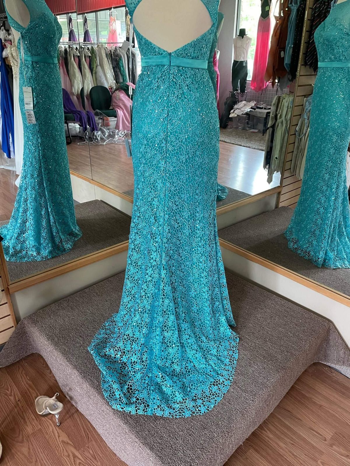 Size 6 Prom High Neck Lace Green Floor Length Maxi on Queenly