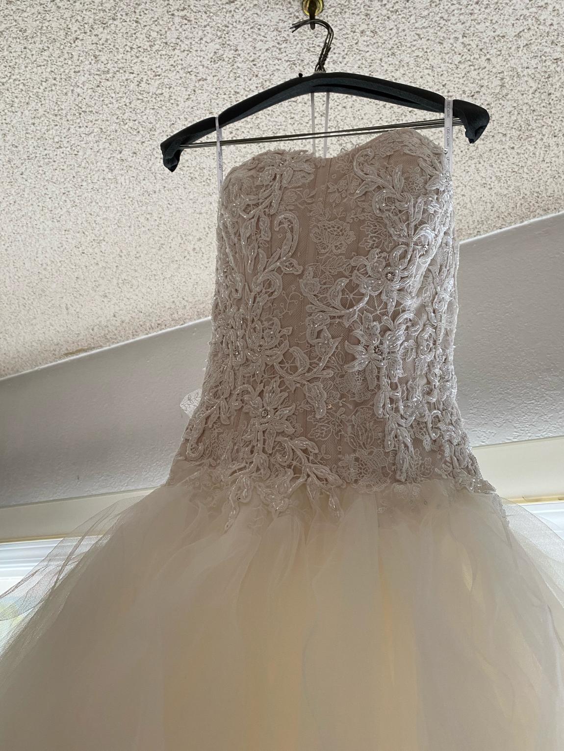 David's Bridal Size 2 White Dress With Train on Queenly