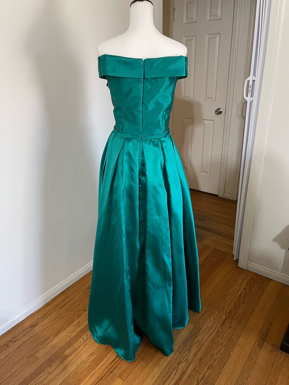 Bicici&coty Size 10 Prom Off The Shoulder Sequined Emerald Green Ball Gown on Queenly