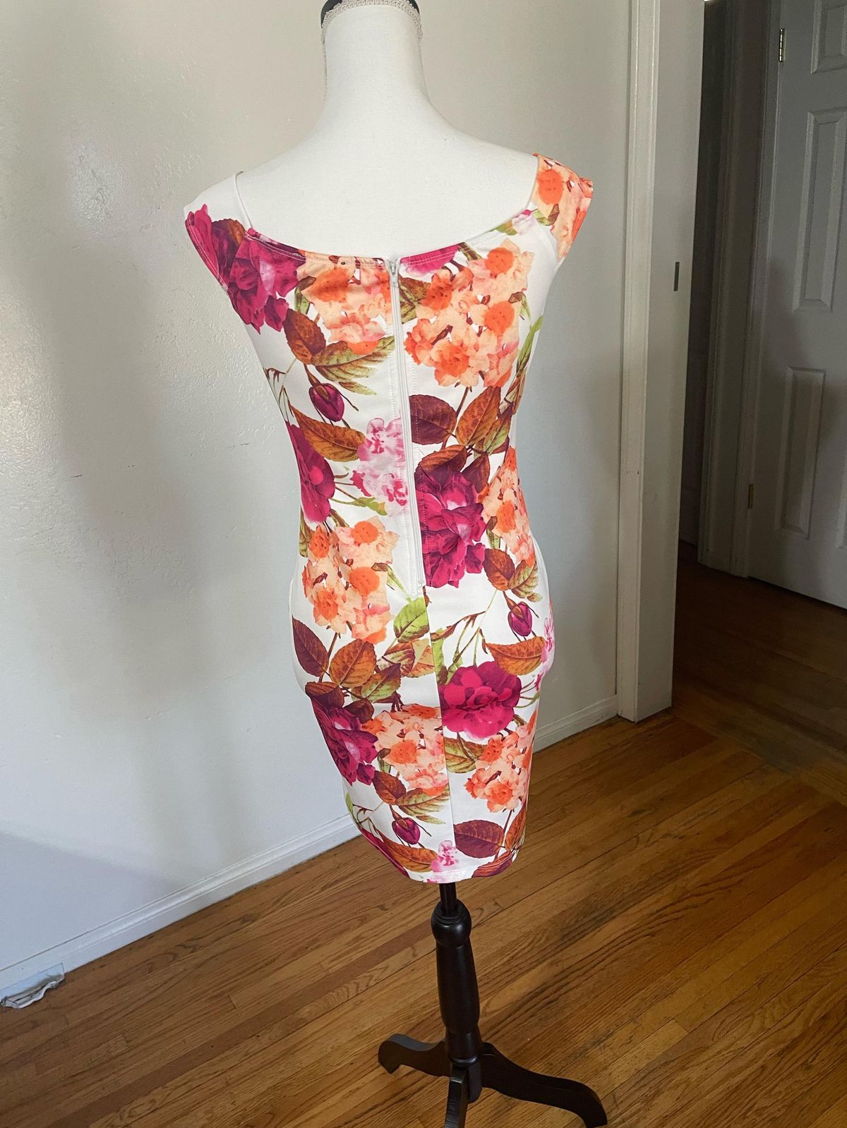 Size 6 Floral Multicolor A-line Dress on Queenly