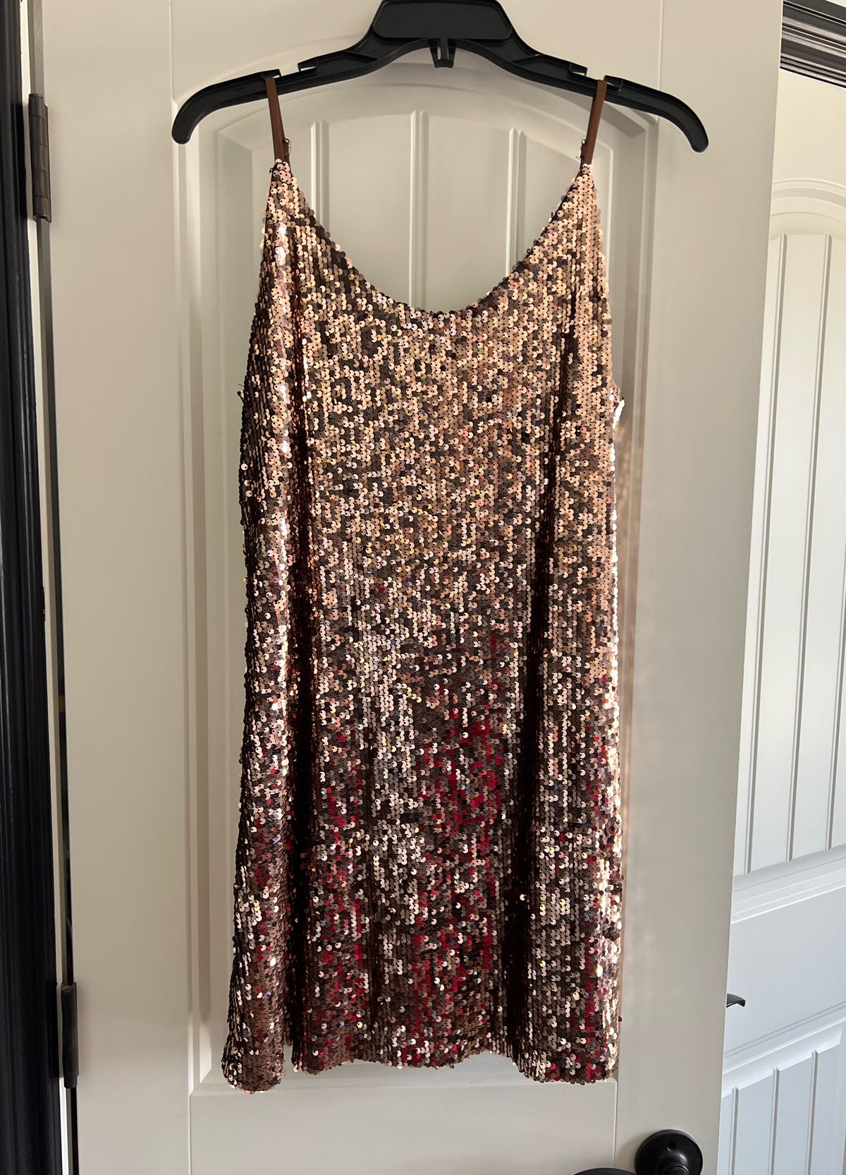 Size 4 Homecoming Sequined Rose Gold Cocktail Dress on Queenly