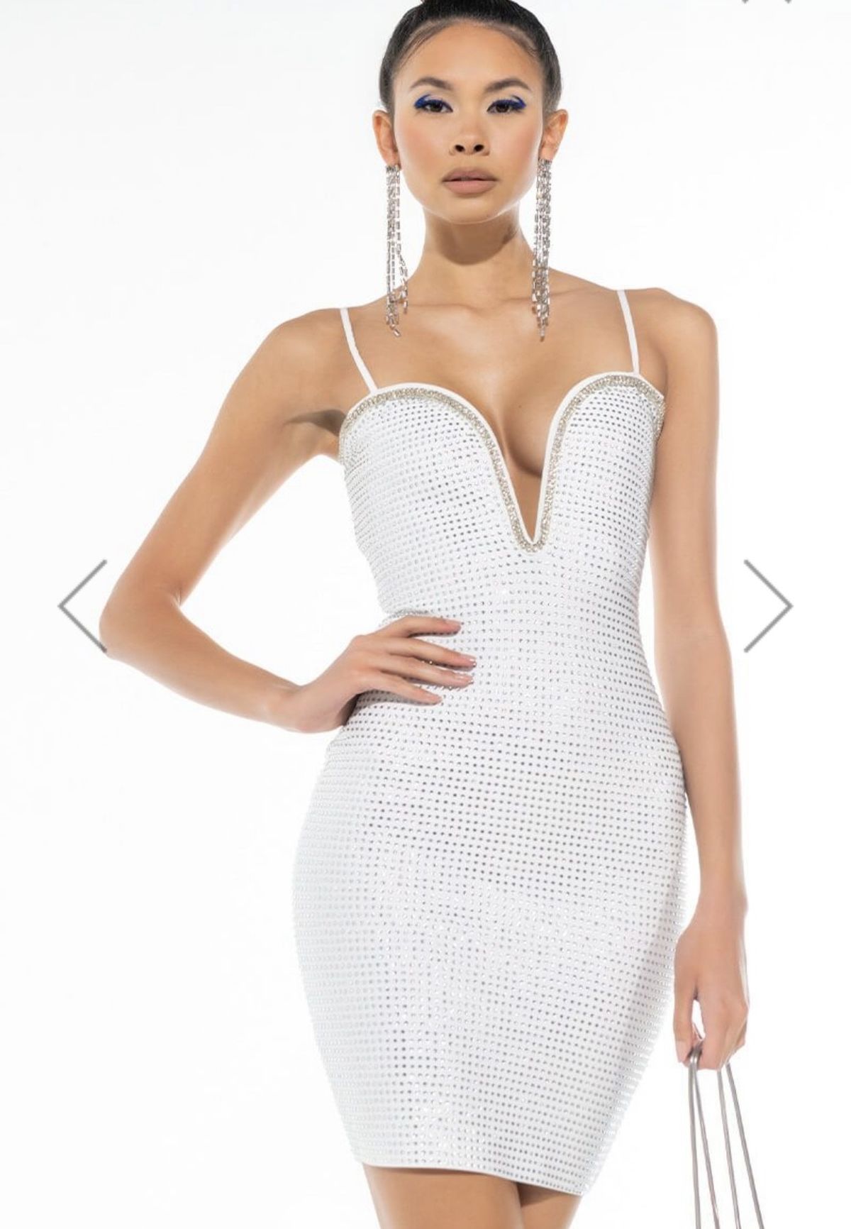 Size 0 Homecoming Sequined White Cocktail Dress on Queenly