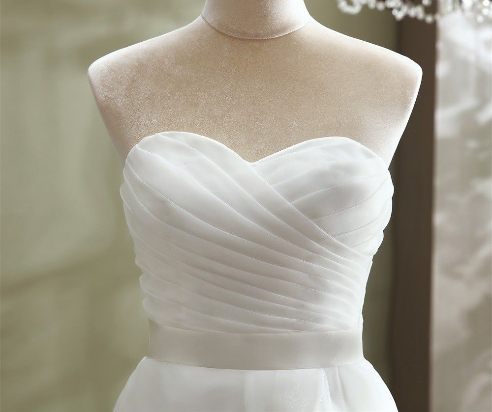 Size 6 Strapless Satin White A-line Dress on Queenly