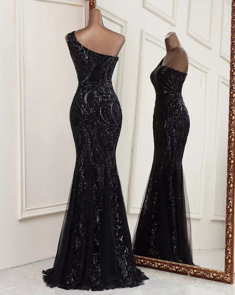 Size 8 Prom One Shoulder Sequined Black Mermaid Dress on Queenly