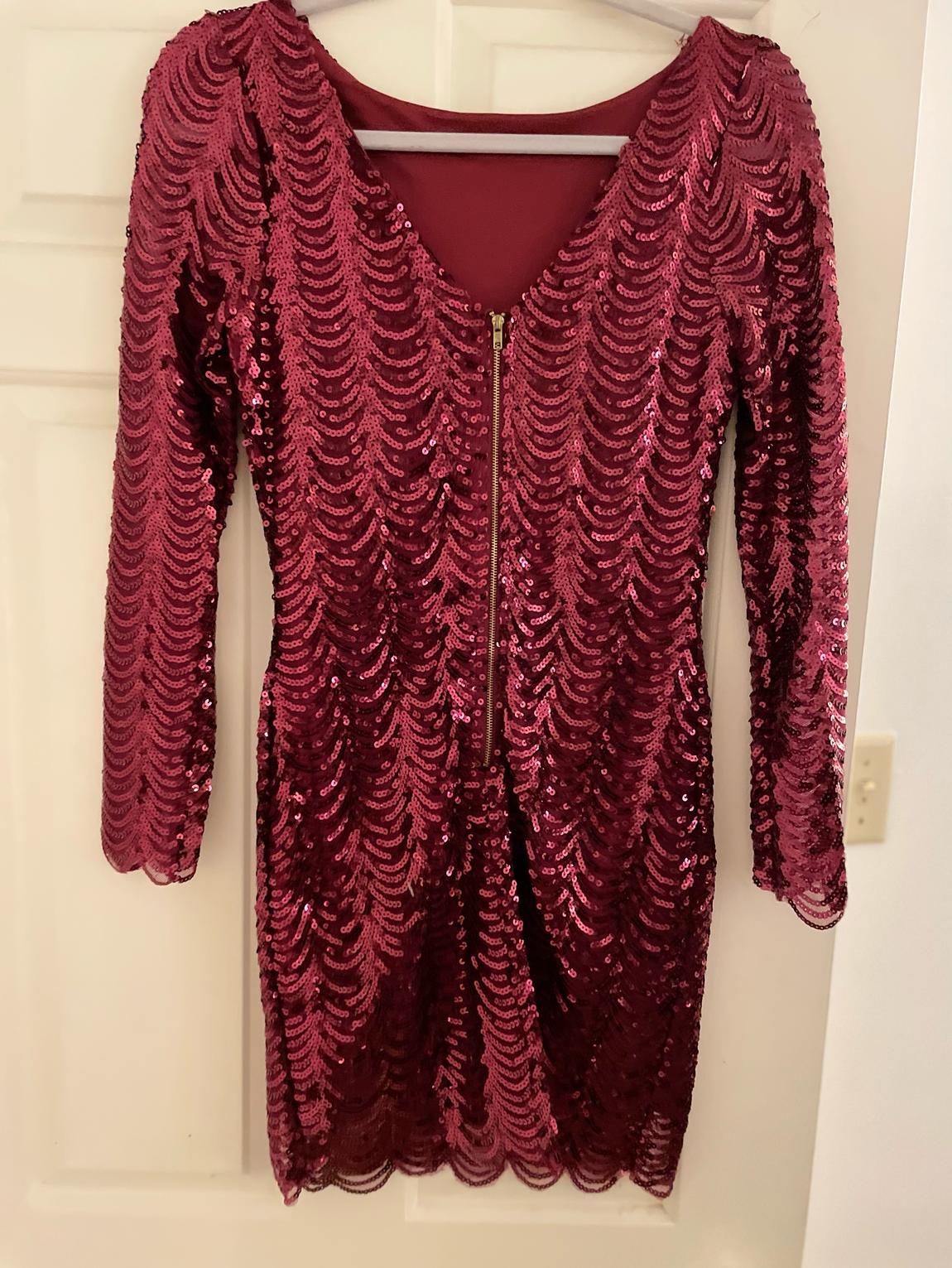 Size 4 Long Sleeve Sequined Red Cocktail Dress on Queenly