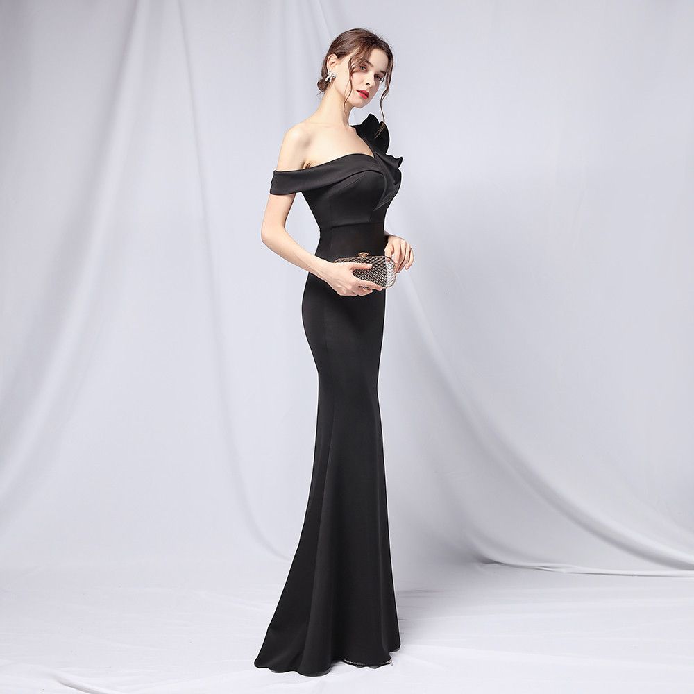 Size 10 Prom One Shoulder Black Mermaid Dress on Queenly