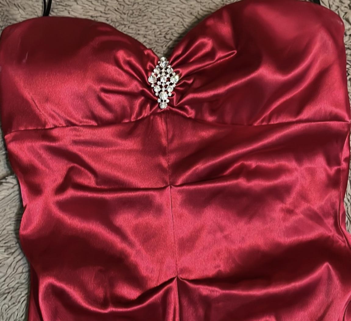 Size 6 Prom Satin Red Mermaid Dress on Queenly